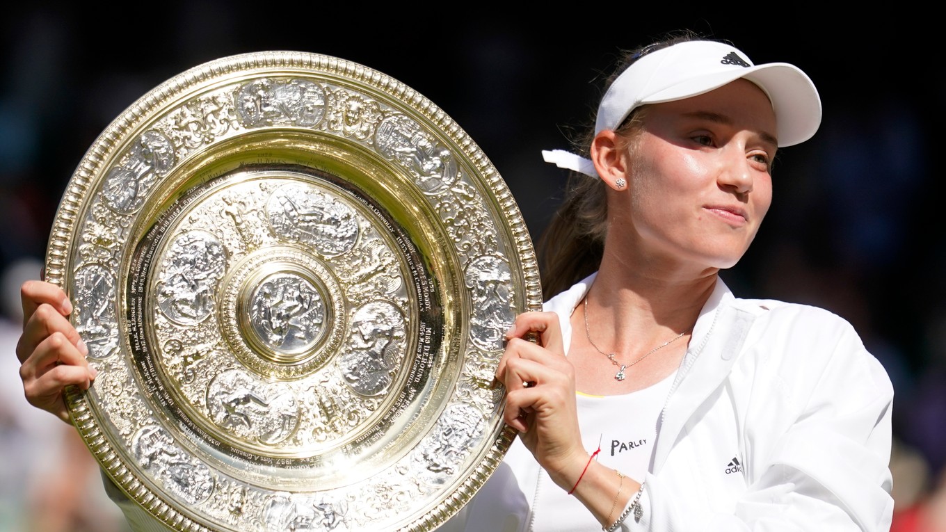 Elena Rybakinová po triumfe na Wimbledone 2022.