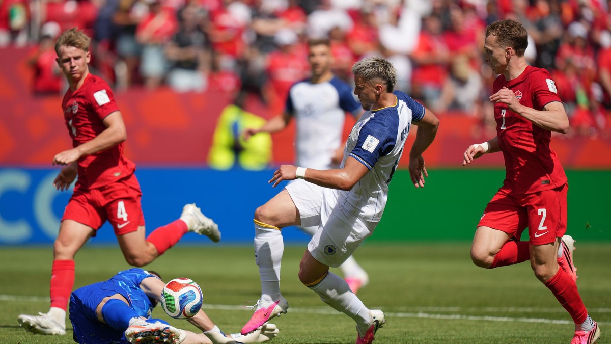 Momentka zo zápasu Kanada - Bosna a Hercegovina v B skupine MS 2026.