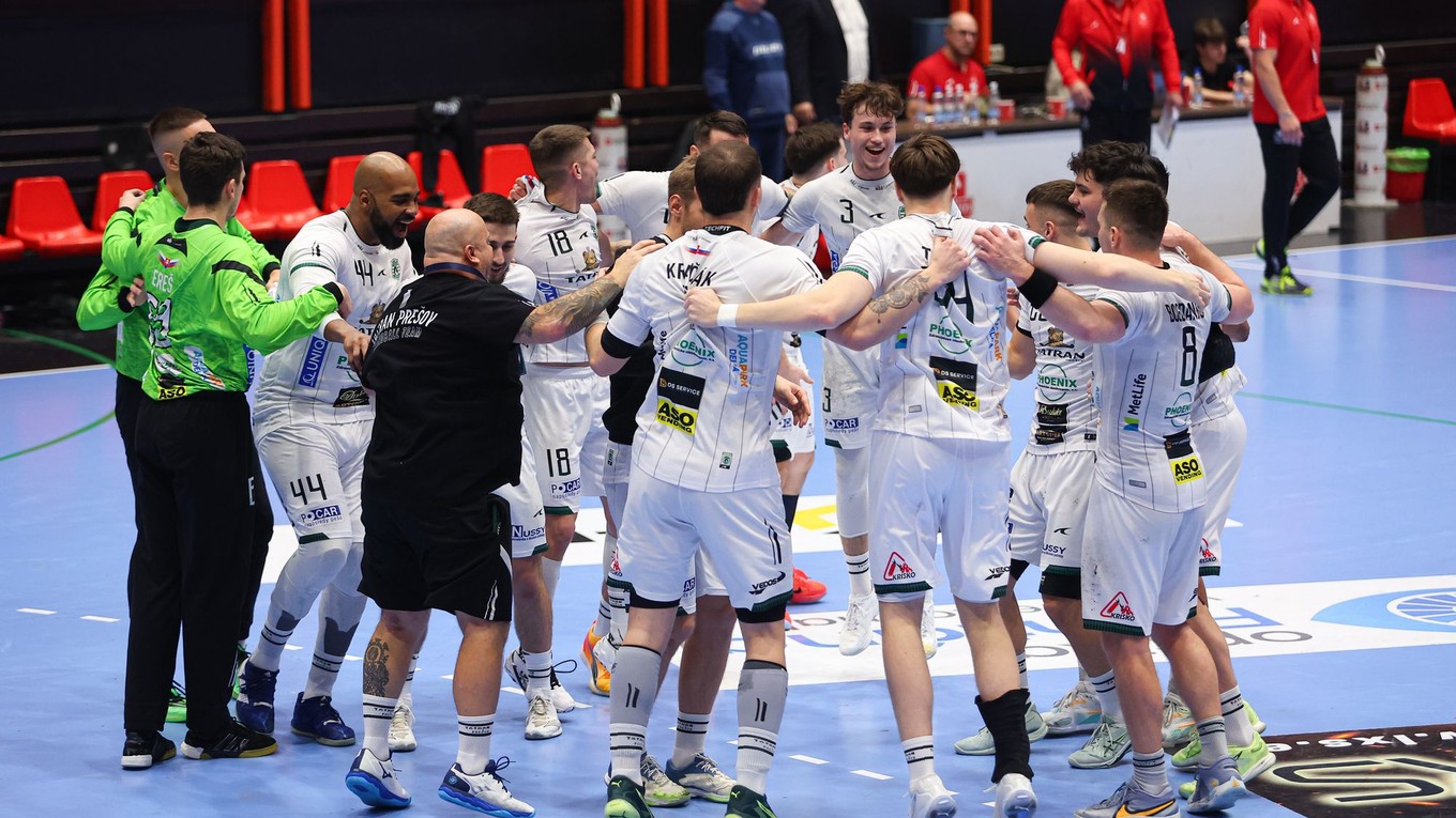 Hráči Tatrana Prešov sa radujú z víťazstva.