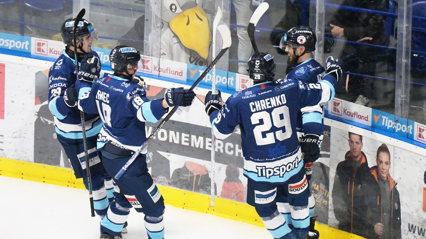 Gólová radosť hráčov Nitry počas zápasu hokejovej Tipsport ligy.