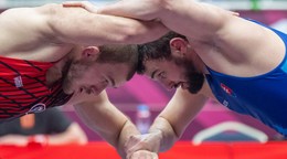 Slovenský zápasník Boris Makojev (vpravo)