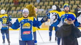 Hráči HC 19 Humenné po víťazstve.