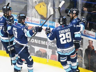 Gólová radosť hráčov Nitry počas zápasu hokejovej Tipsport ligy.