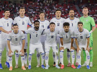 Futbalisti Izraela pózujú pred prípravnym zápasom Albánsko - Izrael.