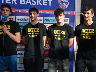 hHráči zľava Maroš Golian, Bruno Randuška, Kárlis Ázacis a Adam Pukančík