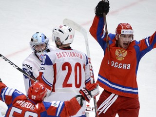 Ruský útočník Nikolaj Žerdev sa teší z gólu na MS 2012 v hokeji. 
