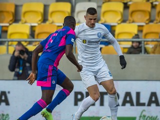 Lukáš Szabó v zápase Šamorína proti Slovanu Bratislava.