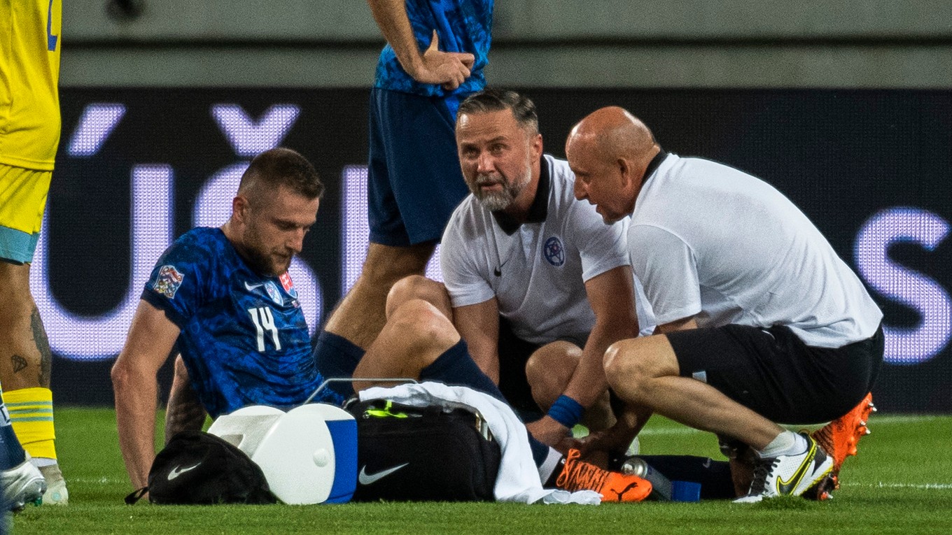 Milan Škriniar sa zranil v zápase Slovensko - Kazachstan v Lige národov.