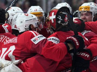 Radosť hokejistov Švajčiarska po postupe do finále MS 2024.