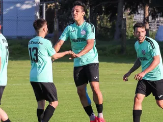 V ťažkom zápase načal prvé Trstice Brazílčan Brayan (druhý sprava).