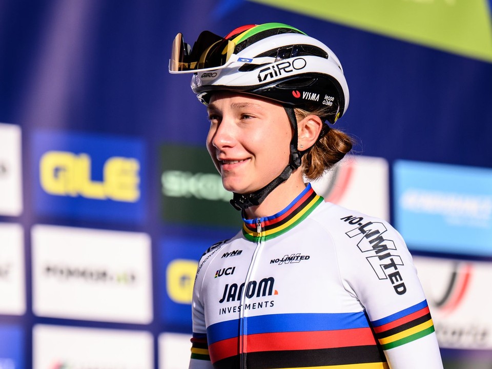 Slovenská cyklistka Viktória Chladoňová v dúhovom drese majsterky sveta U23.