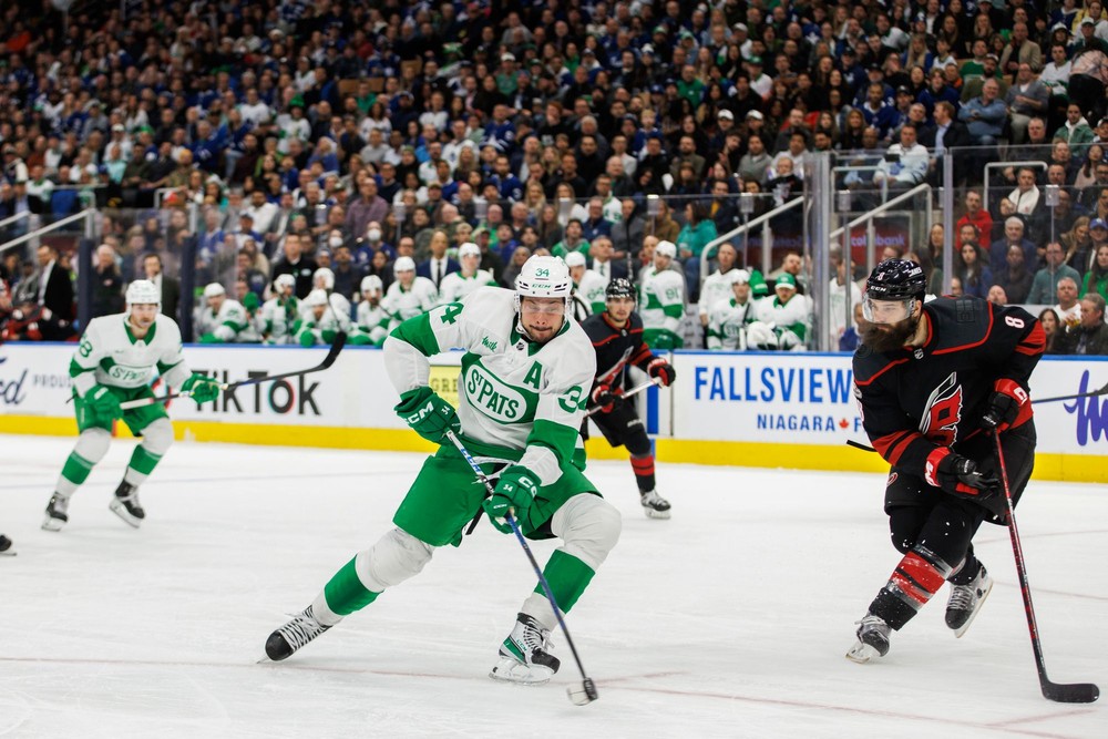 NHL: Auston Matthews si pripísal 15 striel na bránu proti Caroline