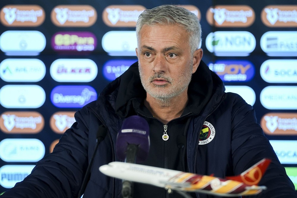 Škriniar bude mať nového trénera. Mourinho skončil na poste trénera Fenerbahce Istanbul