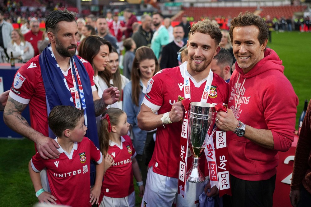 Wrexham po štiridesetih letih znova v drugi angleški ligi, ambicije sežejo do Premier League