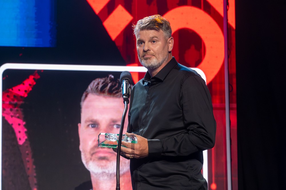 Odvolali ho, keď bolo jeho mužstvo prvé. Jeho prácu ocenili kolegovia i hráči súperov