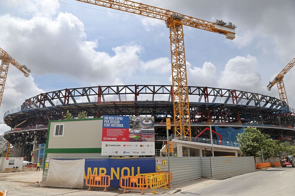 Barcelona sa domov ešte vrátiť nemôže. Camp Nou stále nie je pripravený
