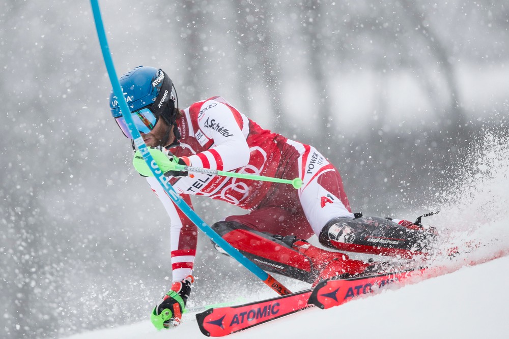 Mimoriadne tesné prvé kolo, troch najlepších delia iba tri stotiny