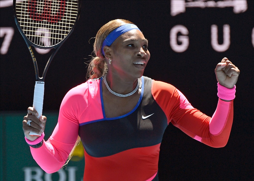 Serena nezaváhala a je v osemfinále, Muguruzová stratila iba dva gemy