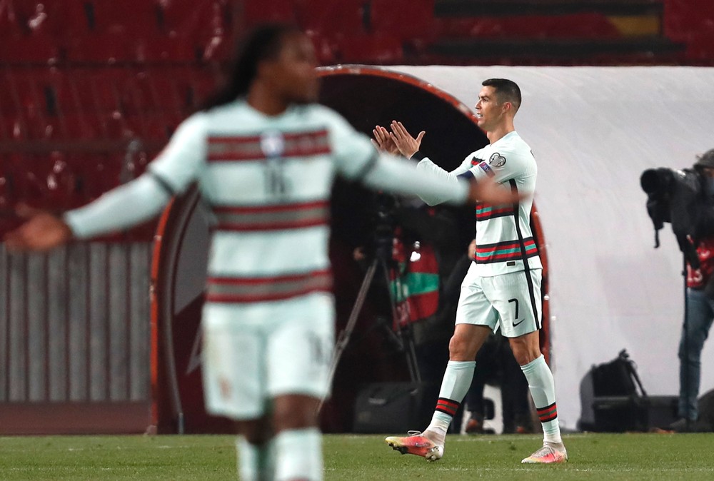 Portugalci sa hnevajú, že v kvalifikácii nie je VAR. Podľa UEFA to spomalila pandémia