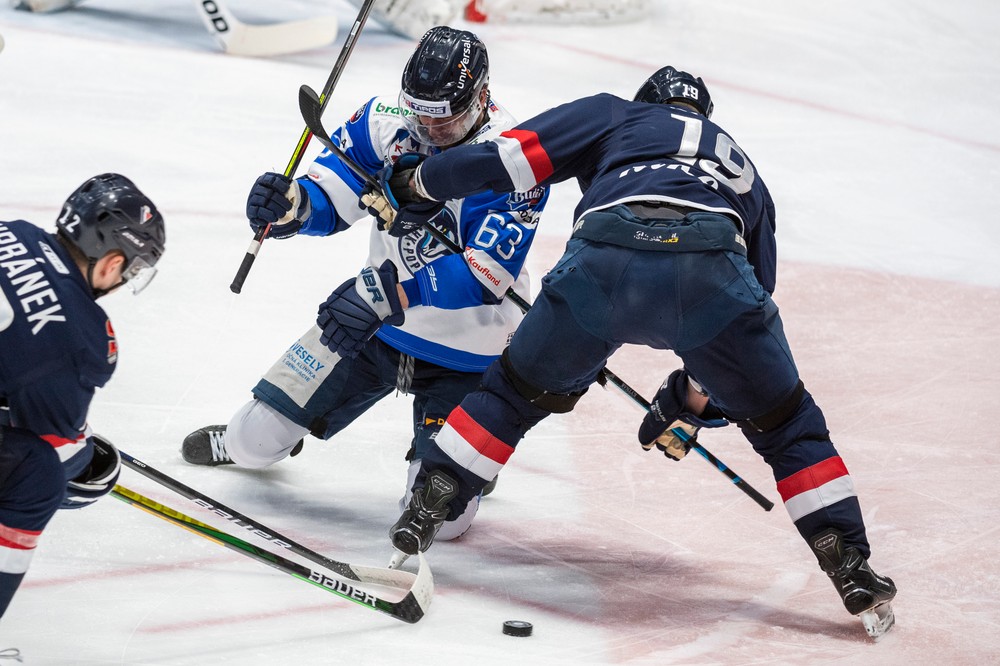 Spoznáme prvých semifinalistov? Oboch favoritov delí od postupu už len jeden zápas