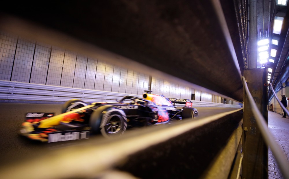 Verstappen využil problémy súpera, v celkovom poradí preskočil aj Hamiltona