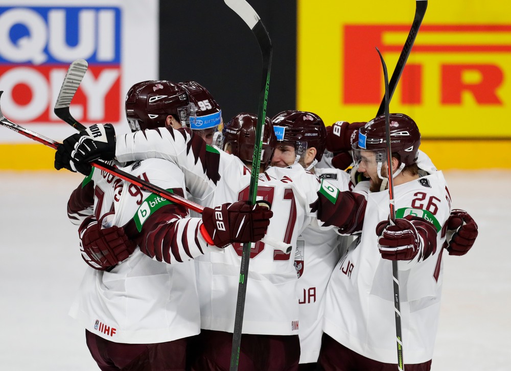 Šok na úvod hokejového šampionátu, Lotyši zdolali Švédov