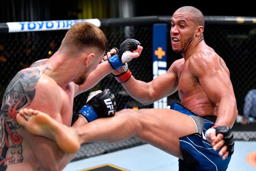 UFC Vegas 30: Nový vyzývateľ v ťažkej váhe a kométa z Kazachstanu