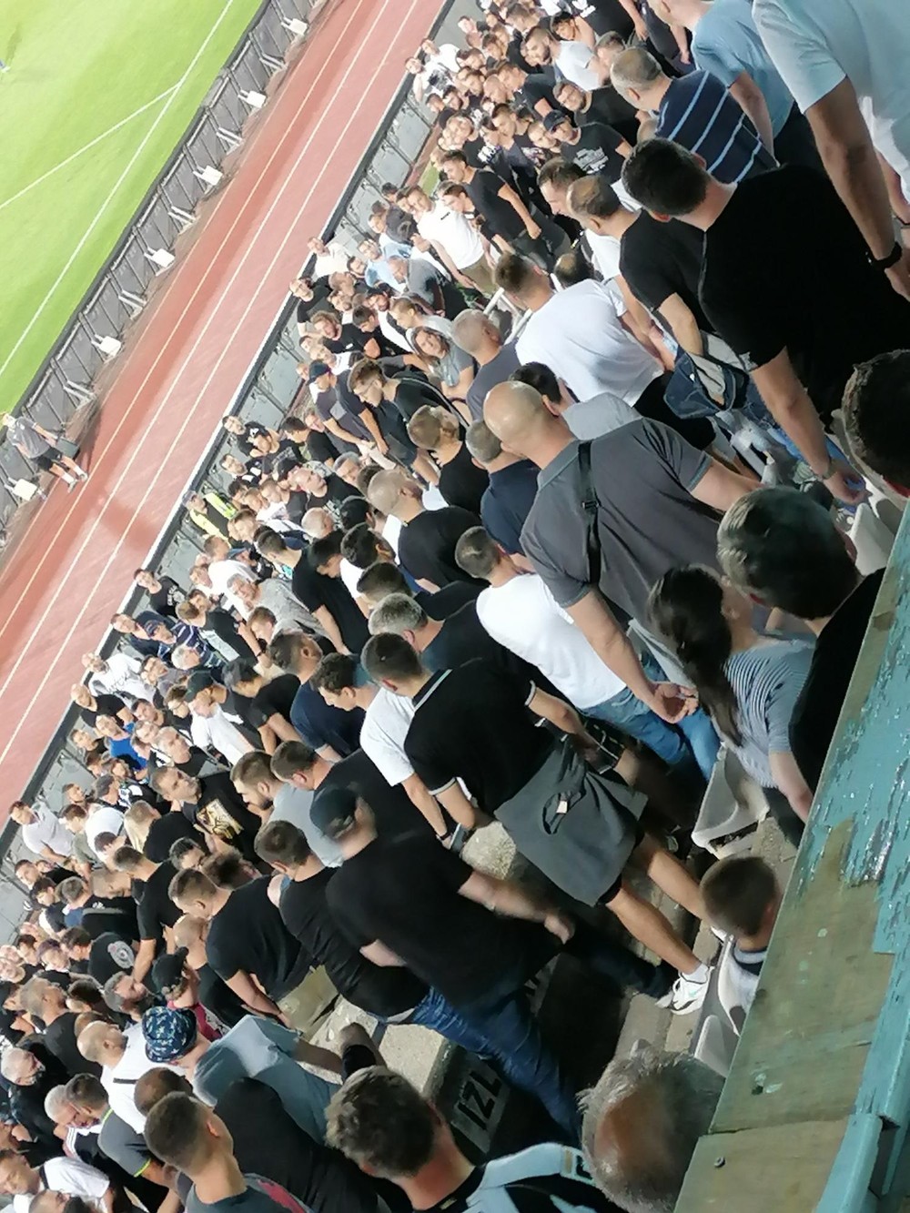Fanúšikovia Partizanu sa bili medzi sebou. A potom spolu oslavovali gól