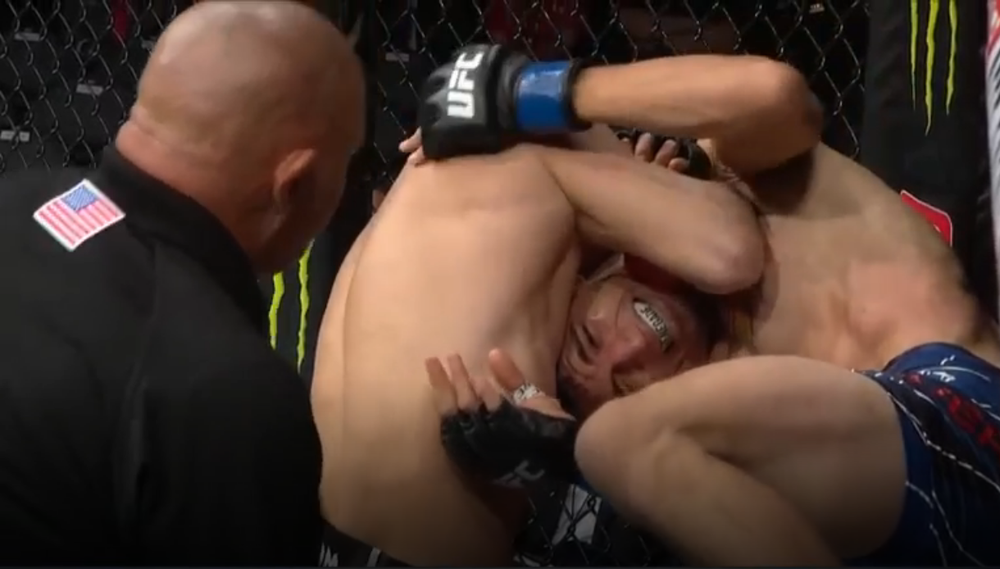 UFC 264: Skvelý úvod turnaja zakončený zaujímavou submisiou (VIDEO)