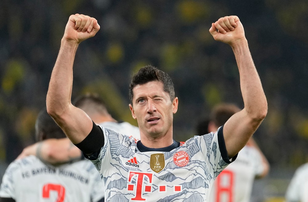 Lewandowski vystrieľal Bayernu trofej, Dortmundu ťah s tínedžerom nevyšiel