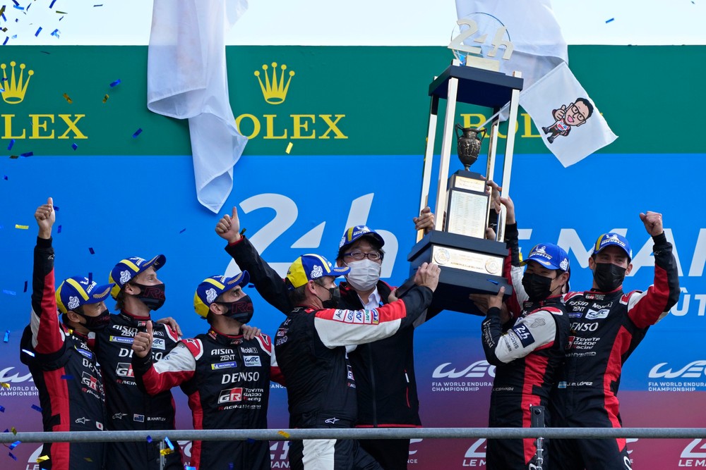 V Le Mans opäť zvíťazila Toyota, slovenský tím dosiahol úspech