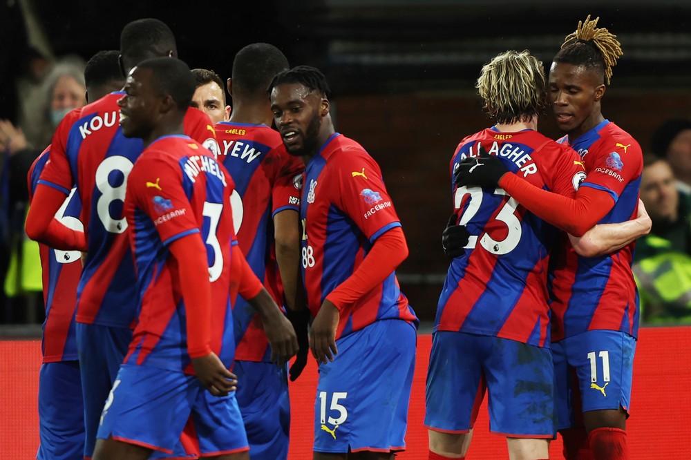 Arsenal nevyužil šancu ísť na štvrté miesto. Od Crystal Palace dostal tri góly