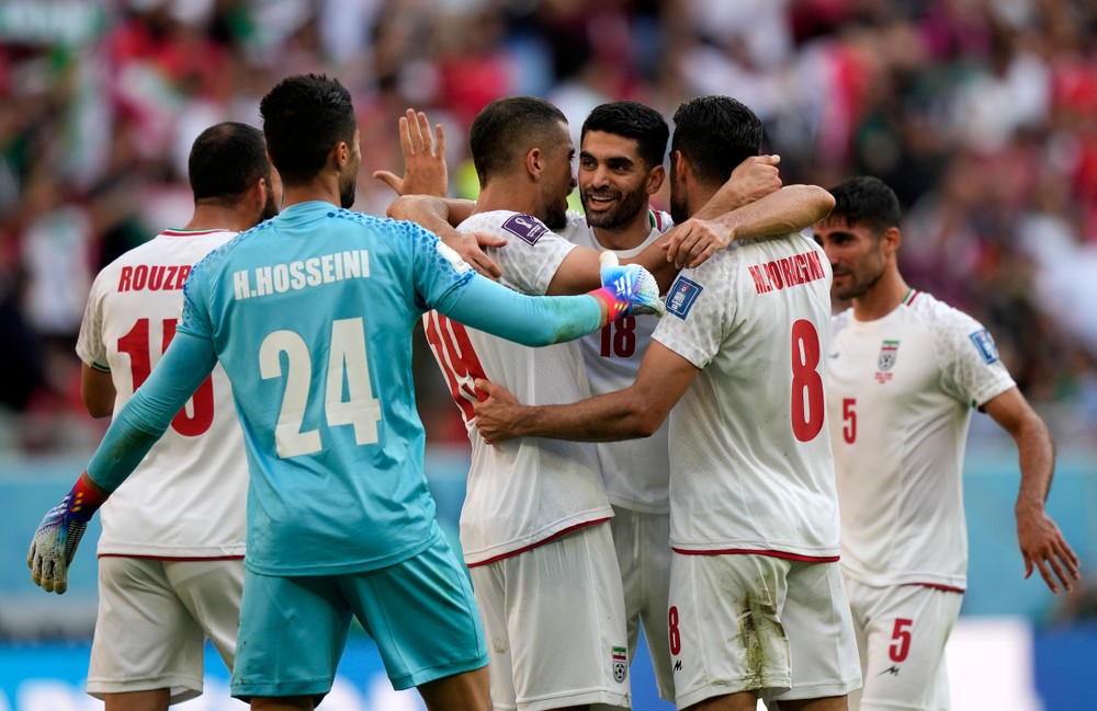Šiesty deň MS: Iránčania mumlali hymnu, Katar je out už po dvoch zápasoch