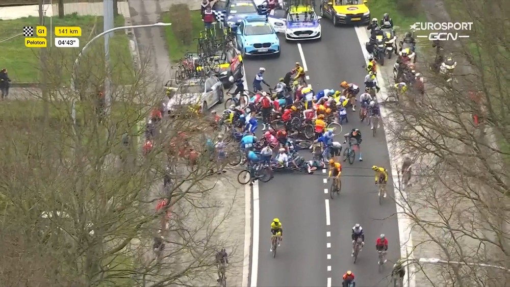 VIDÉO : Peter Sagan a fait une chute au Tour des Flandres 2023, un Polonais était à blâmer