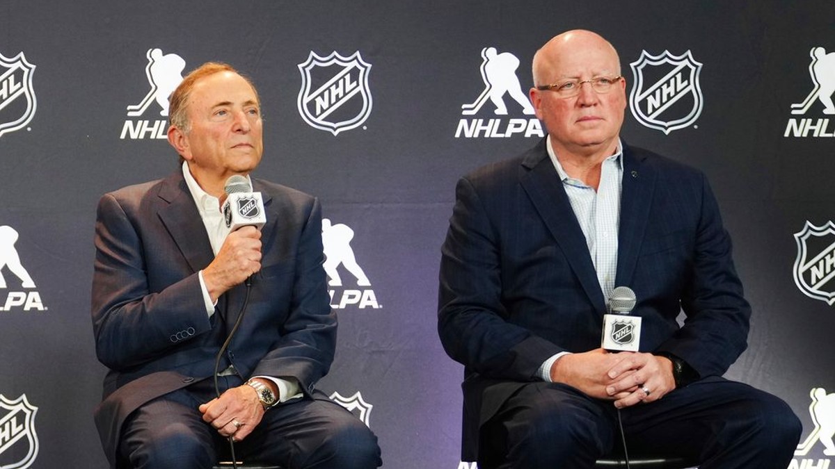Vedenie NHL - Gary Bettman a Bill Daly.