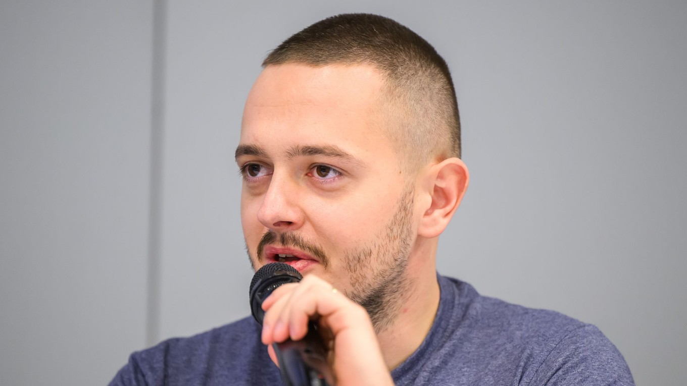 Na snímke parahokejista Martin Joppa počas tlačovej konferencie pri príležitosti postupu parahokejovej reprezentácie na ZPH 2026.