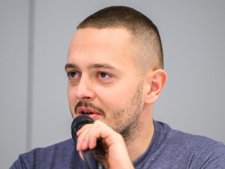 Na snímke parahokejista Martin Joppa počas tlačovej konferencie pri príležitosti postupu parahokejovej reprezentácie na ZPH 2026.