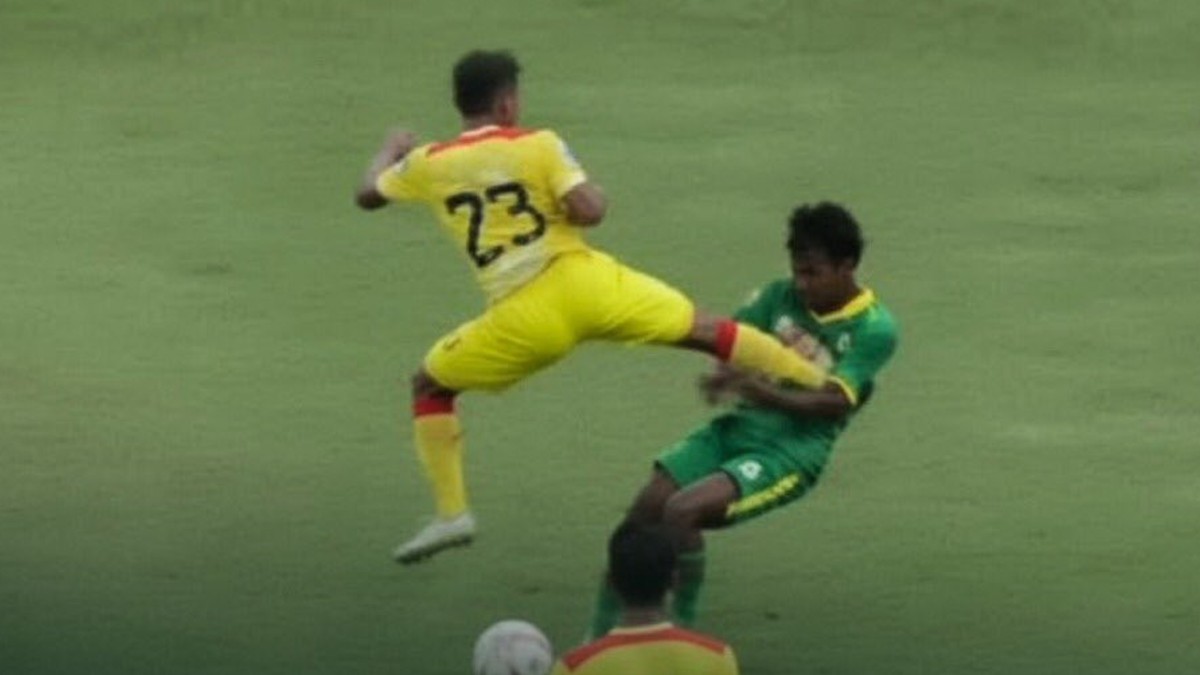 Brutálny faul v Indonézii