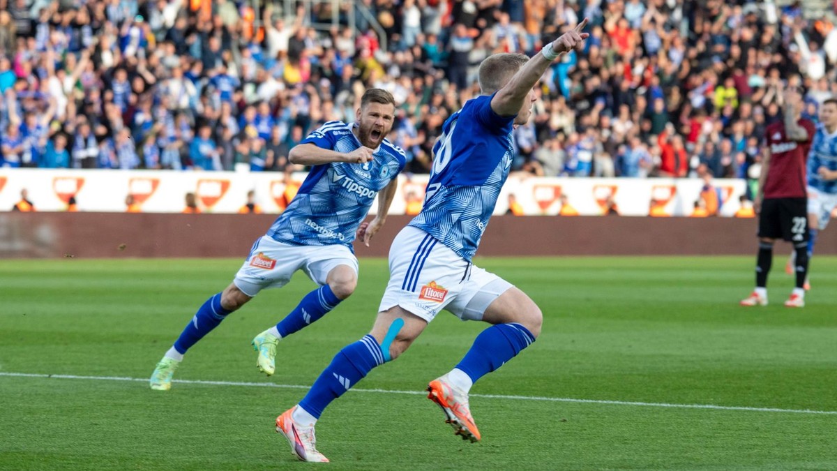 Futbalisti SK Sigma Olomouc oslavujú gól.