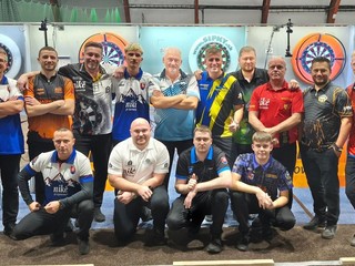 Účastníci jesennej edície šípkarskej Niké Dart Ligy 2025.