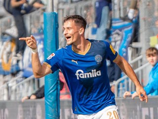 Adrián Kaprálik v drese Kielu.