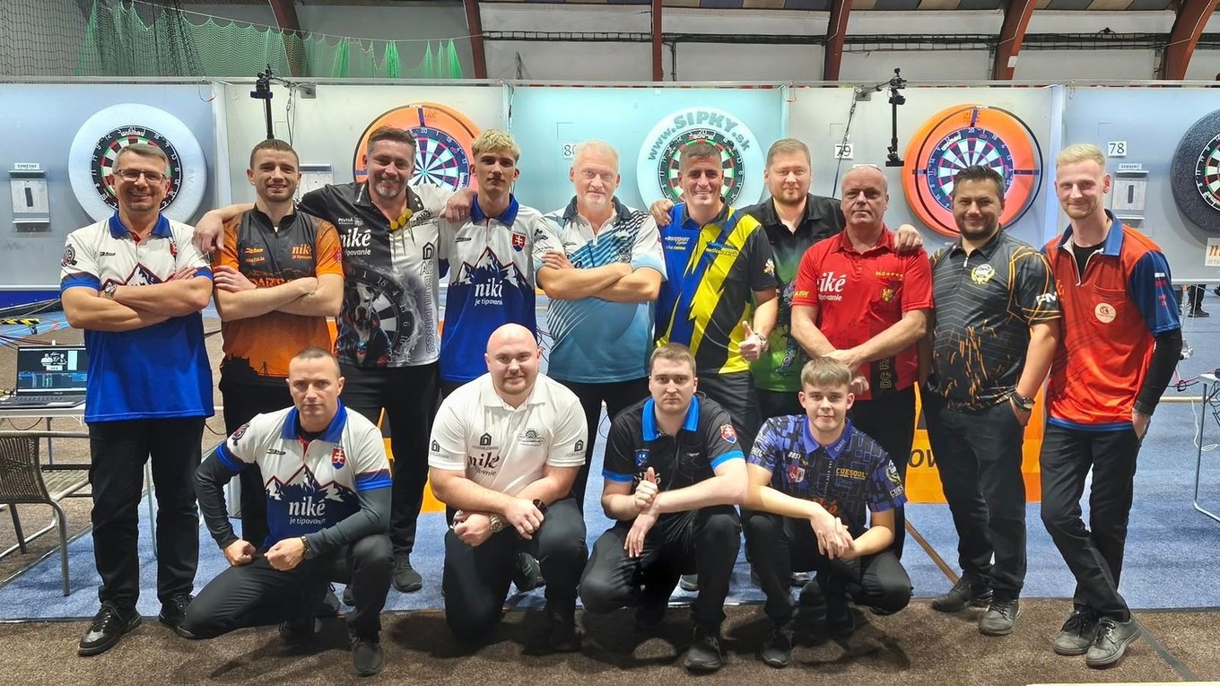 Účastníci jesennej edície šípkarskej Niké Dart Ligy 2025. 
