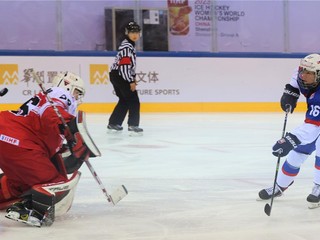 Momentka zo zápasu Slovensko - Dánsko na 1-A divízia MS v hokeji žien 2023.