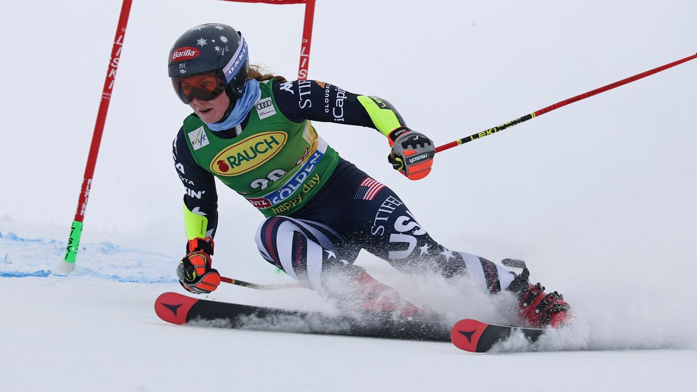 United States' Mikaela Shiffrin competes in an alpine ski, women's World Cup giant slalom, in Soelden, Austria, Saturday, Oct. 25, 2025. (AP Photo/Marco Trovati)