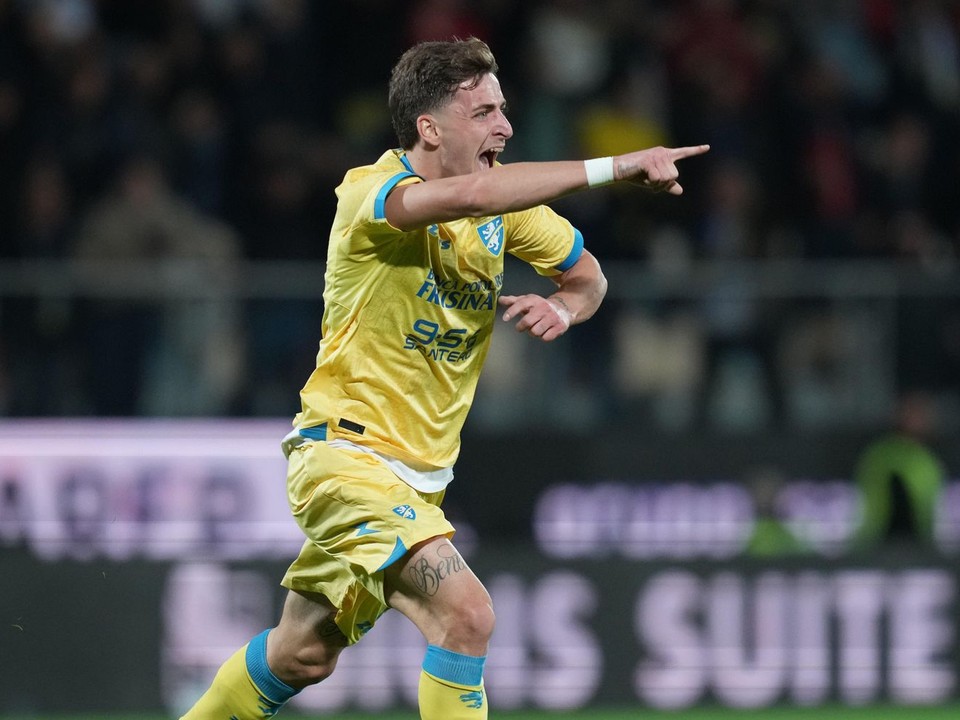 Futbalista Frosinone Matteo Cichella sa raduje z gólu v zápase 9. kola talianskej Serie A Frosinone Calcio - US Lecce.