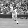 Jaroslav Drobný na tenisovom turnaji vo Wimbledone v roku 1954.