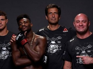 Aljamain Sterling a jeho dlhoročný tím.