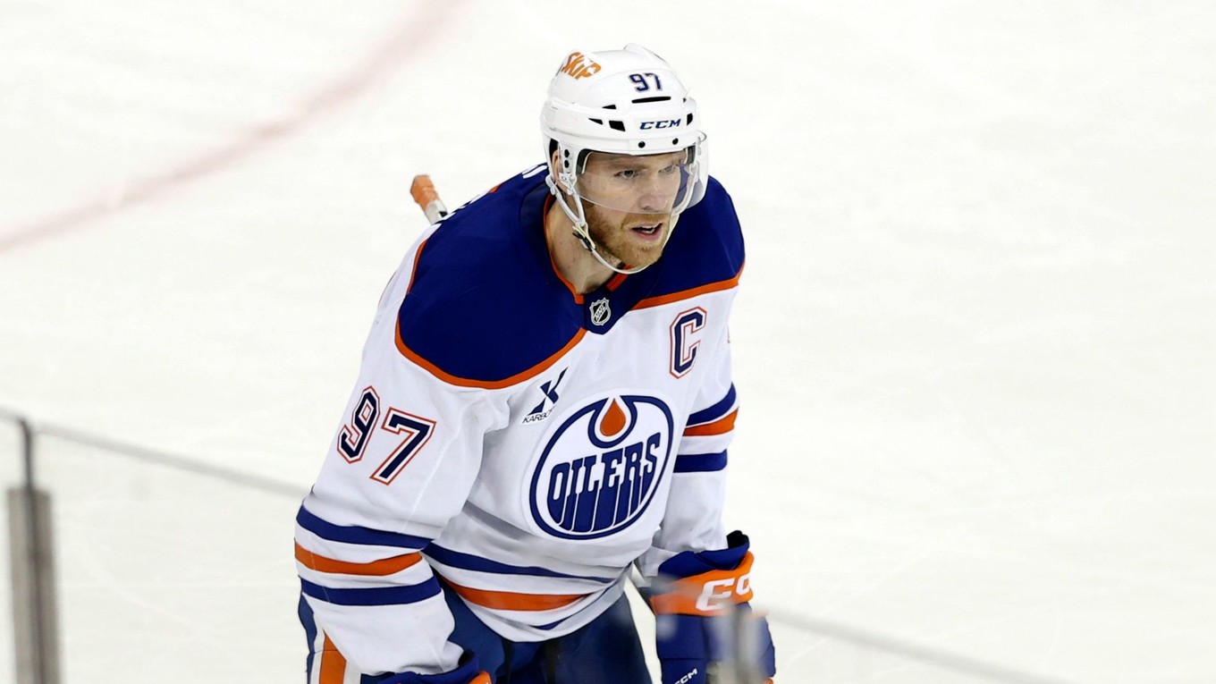 Connor McDavid v drese Edmonton Oilers.