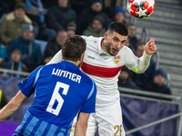 Zľava Kevin Wimmer (Slovan) a Deniz Undav (Stuttgart) v zápase ŠK Slovan Bratislava - VfB Stuttgart.