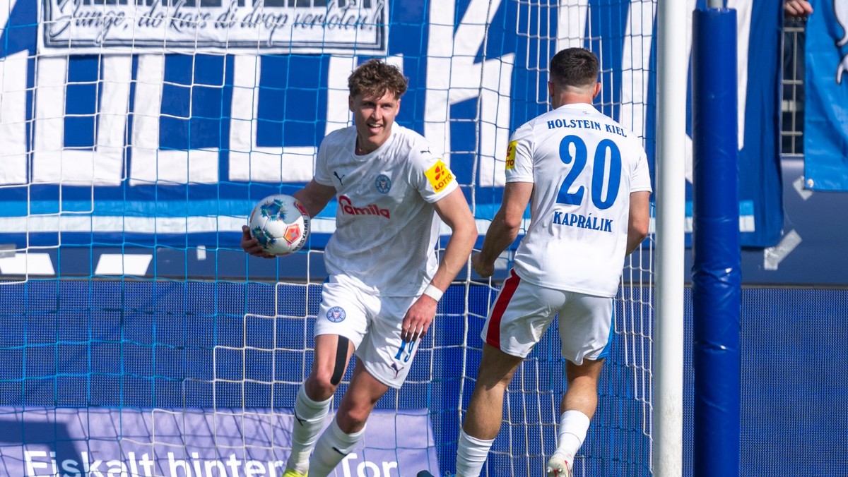 Slovenský futbalista Adrián Kaprálik (vpravo).